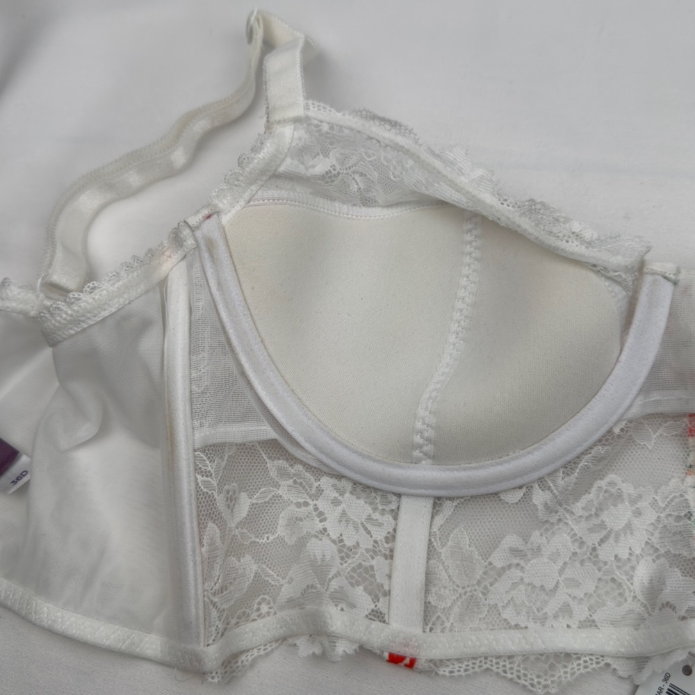 Adore Me Floral Lace Bra in White and Red - Picture 7 of 11